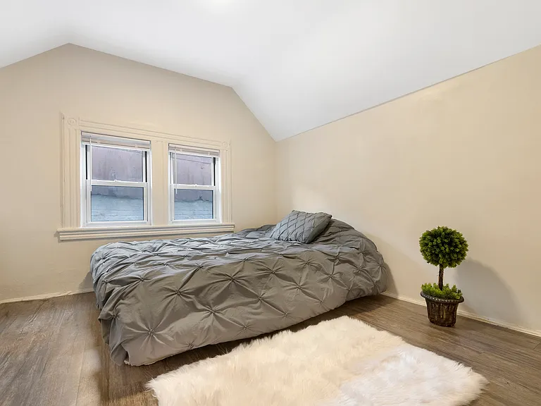 675 E 31st St #2 — Photo 3