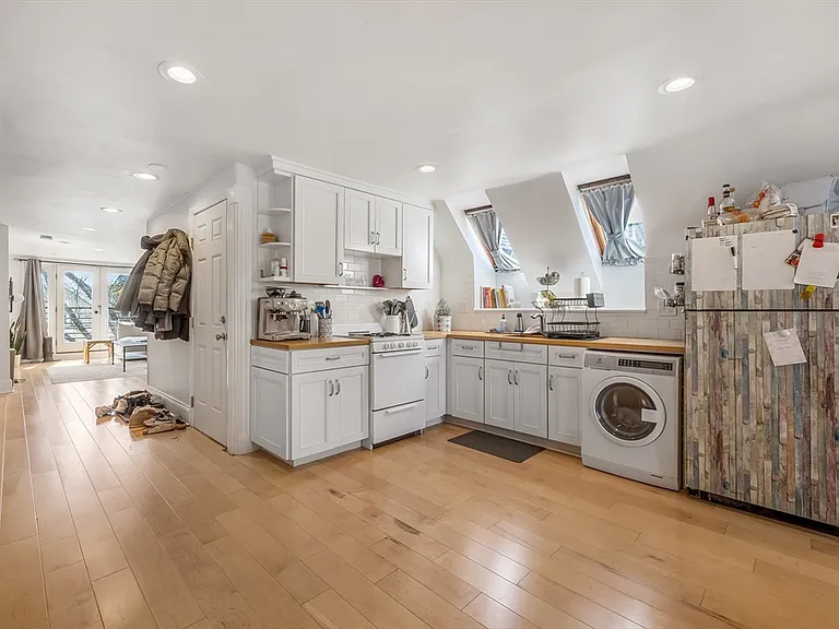 151 Magazine St #3 — Photo 1