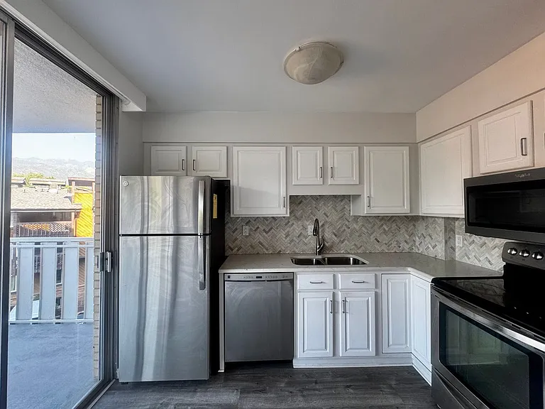 900 Saturn Dr #405 — Photo 7