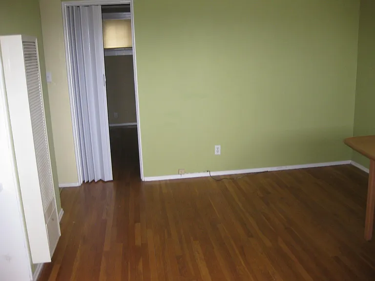 324 W Washington St #3 — Photo 3