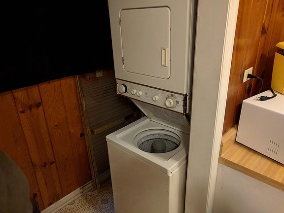 3rd image of 417 Woodland Ave #3