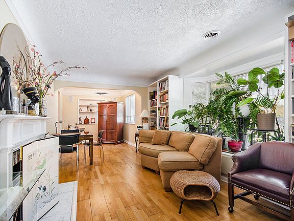 3rd image of 18050 Delaware St