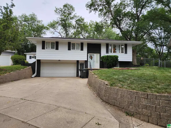 3032 Kensington Ct, Sioux City, IA 51104