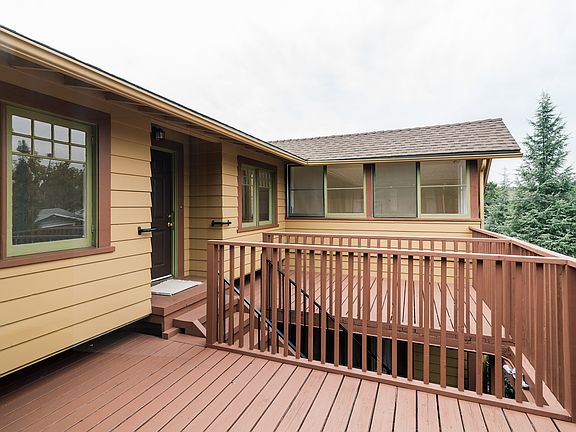 Upstairs patio deck.