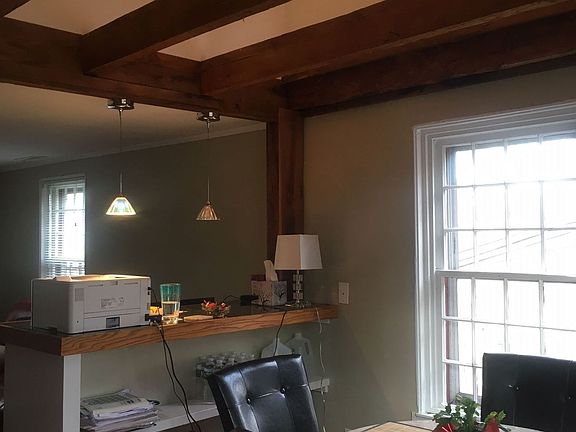 Kitchen sitting area