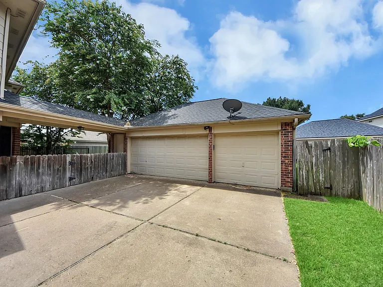 23003 Governorshire Dr — Photo 6