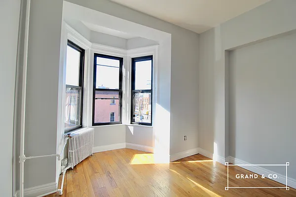 Rented by Grand & Co. | media 12