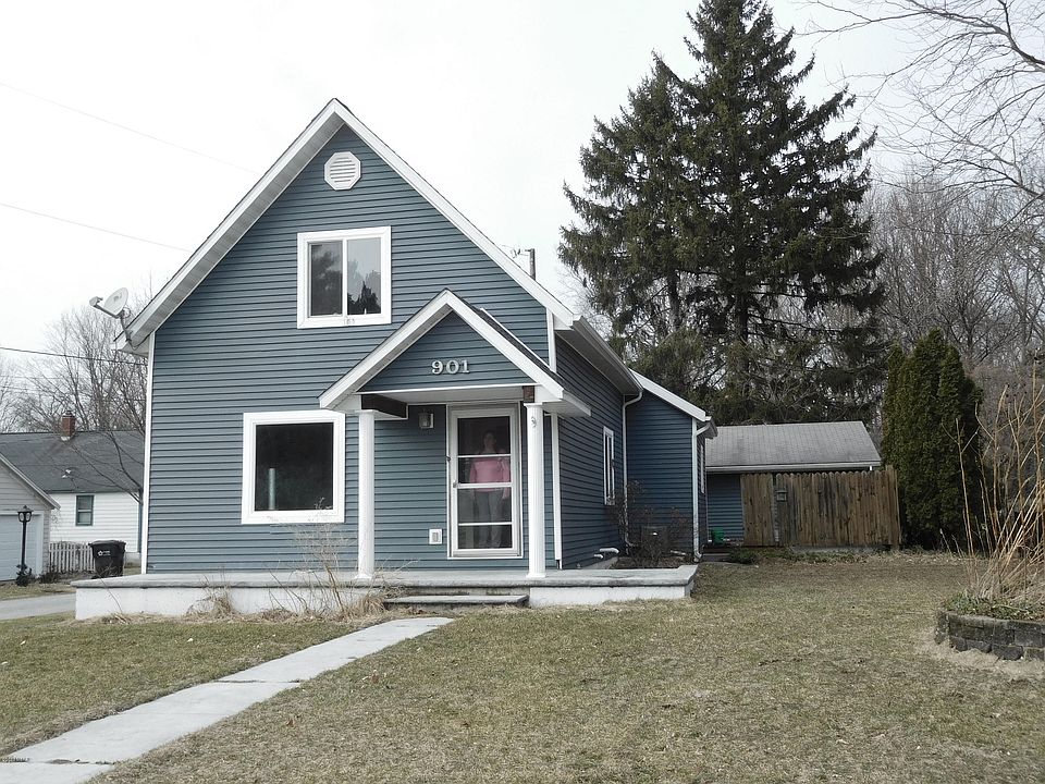 1st image of 901 Superior St