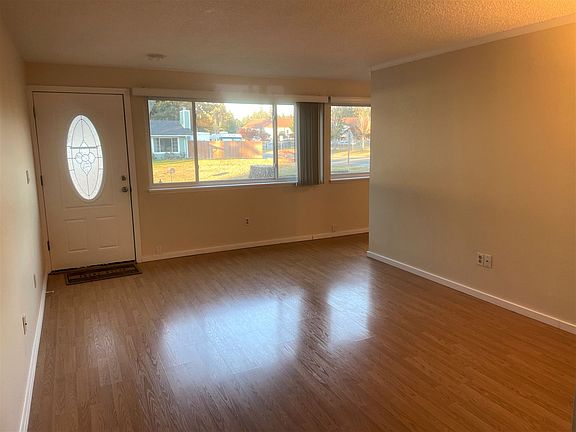 3rd image of 126 158th St E