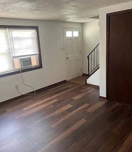 245 Laurel Dr — Photo 1
