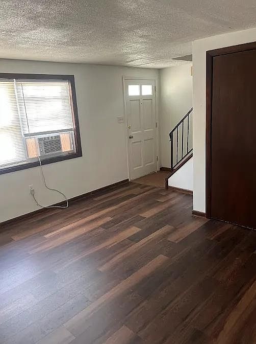 1st image of 245 Laurel Dr