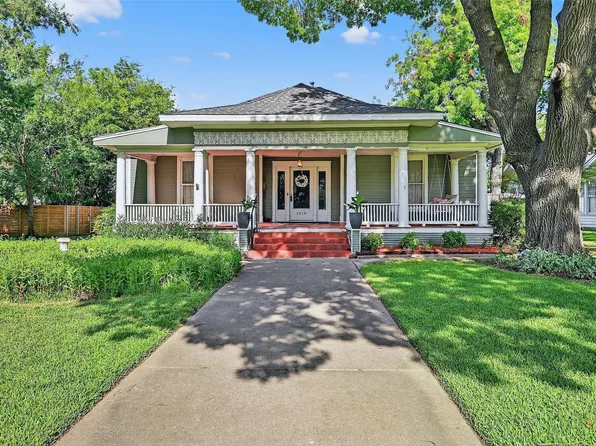 1018 N Woods St, Sherman, TX 75092