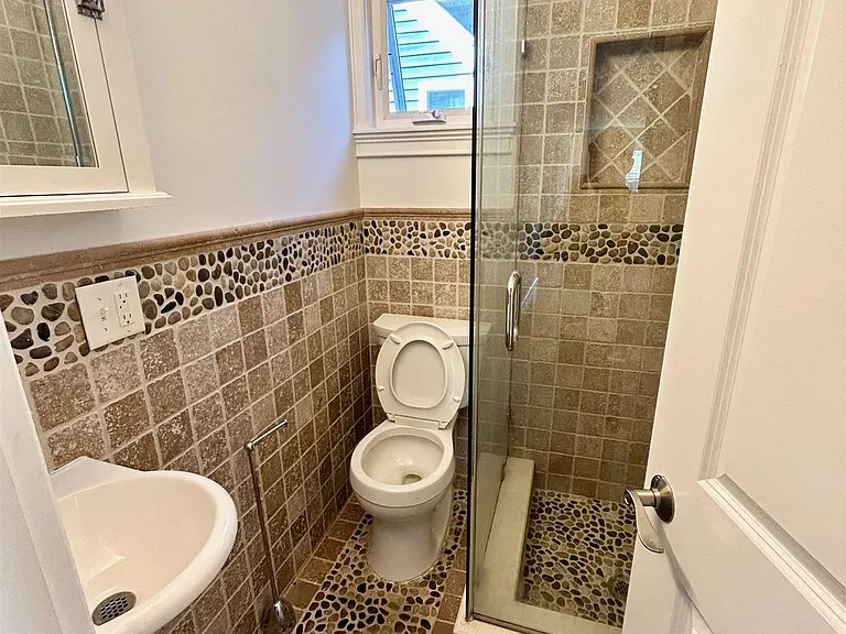 59 Greenleaf Ave — Photo 16