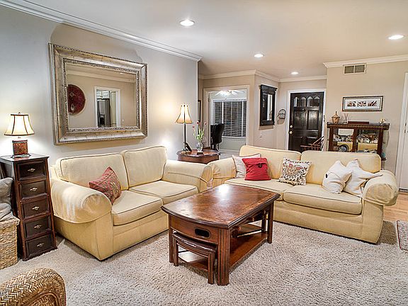 2nd image of 879 Kenmore Cir