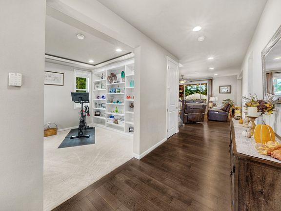 3rd image of 14426 Parkview Ct E