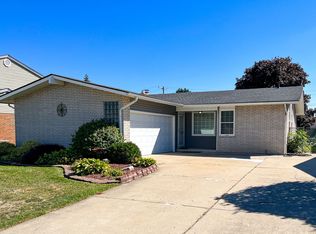 4885 Hillcrest Rd, Trenton, MI 48183