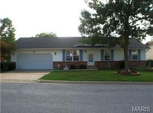 34 Whispering Oaks Dr, Washington, MO 63090
