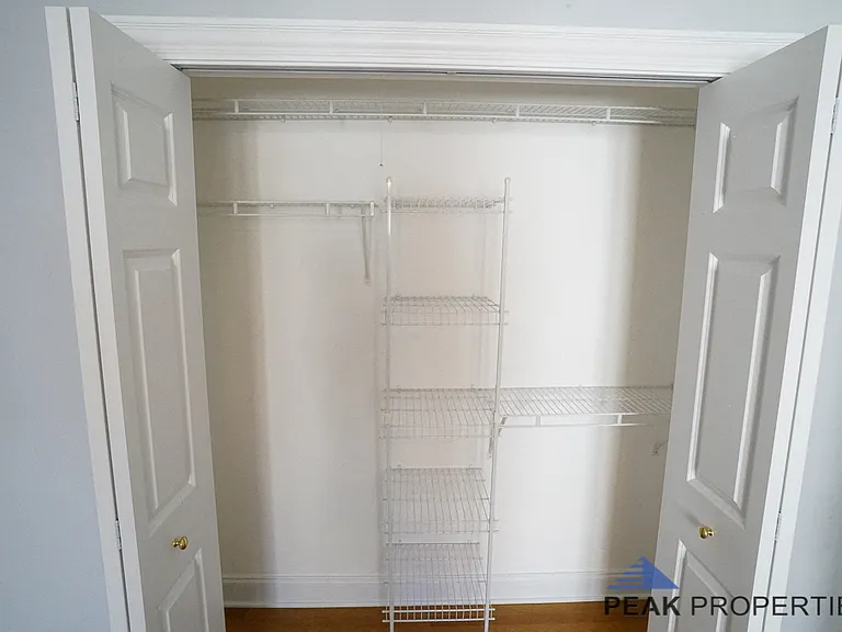 4889 N Ashland Ave — Photo 14