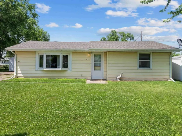 521 14th Ave, Silvis, IL 61282