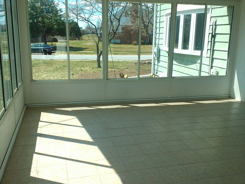 2nd image of 19 Crippen Dr