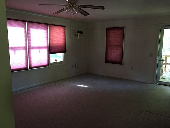 3rd image of 210 Bryant Cir