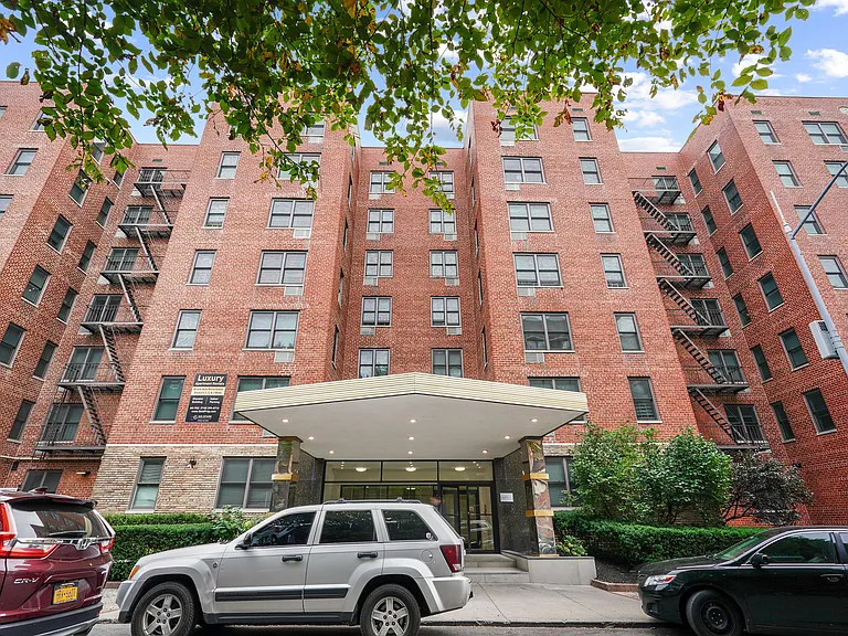 2160 Matthews Ave #7W — Photo 9