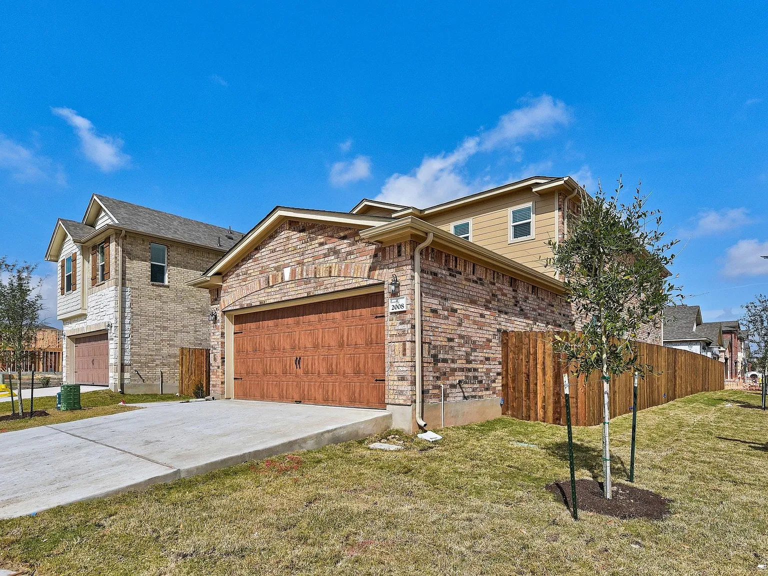 4 bed, 2.5 bath, 2495 sqft, $2,395 — Photo 3