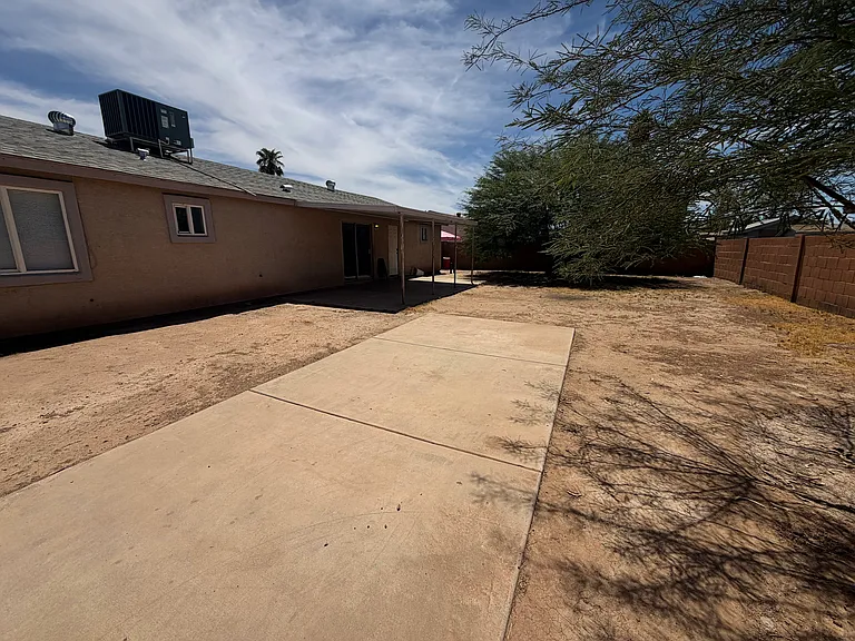 8106 W Elm St — Photo 11