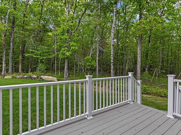 4th image of 270 Knollwood Way