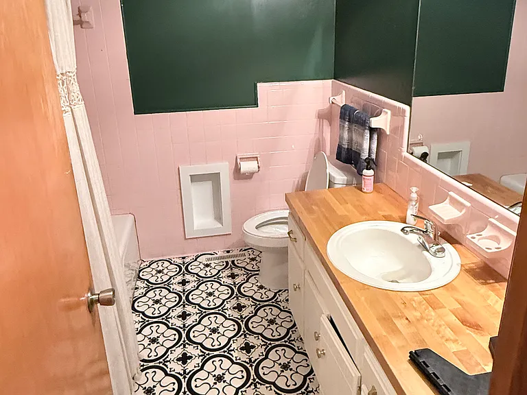 102 Fairfield Rd W — Photo 2