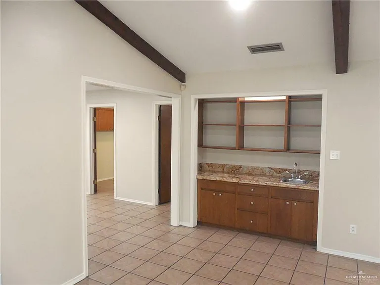 118 E Iris Ave — Photo 5