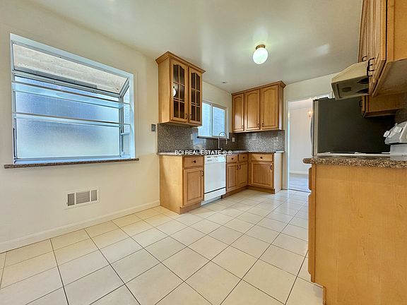 5th image of 158 Dennis Dr