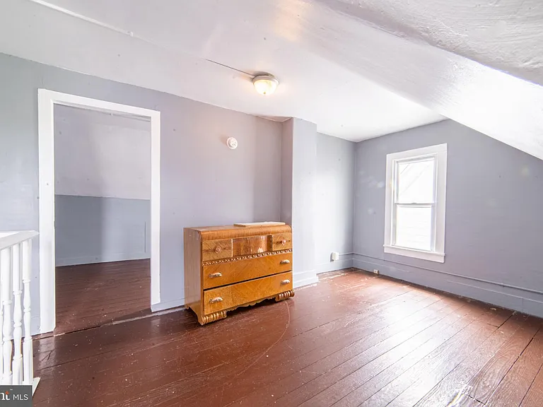 351 N Laurel St #B — Photo 10