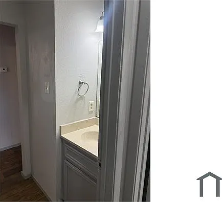 2 bed, 1000 sqft, $1,200 — Photo 4