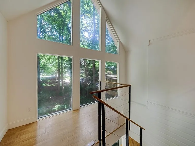 102 Vanessa Dr SE — Photo 10