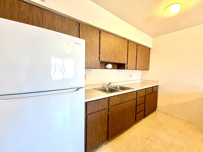 Desert Terrace Apartments - 2 and 3 Bedrooms with Community Pool and Laundry! — Photo 9