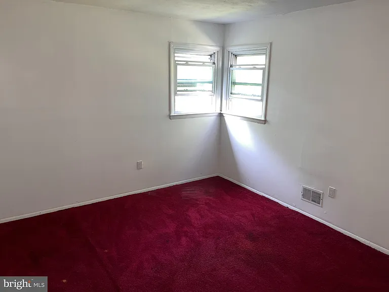 1145 Lower Ferry Rd — Photo 6