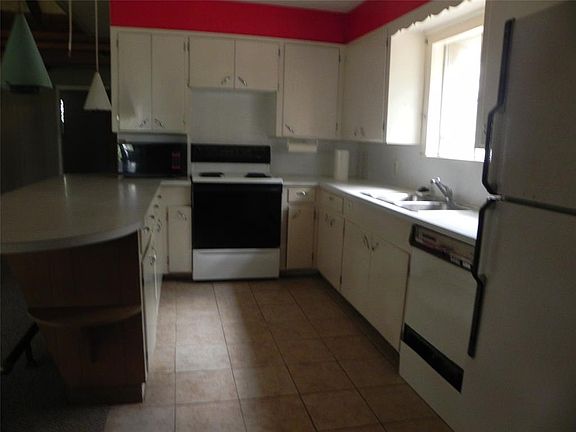 3rd image of 554 Briggs Blvd