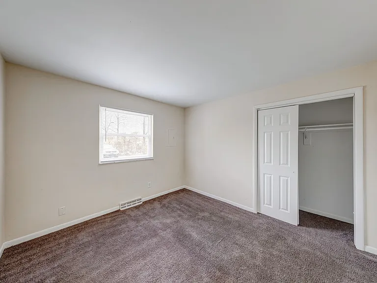 Lawrence Glen Apartments — Photo 14