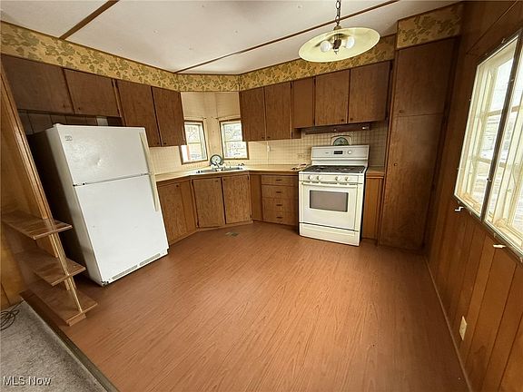 4th image of 606 Karen Ave NW