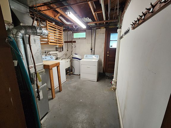 4th image of 1633 Gardena Ave NE