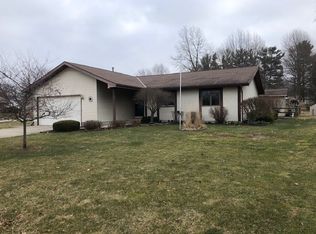 1114 N Hiawatha Dr, Syracuse, IN 46567
