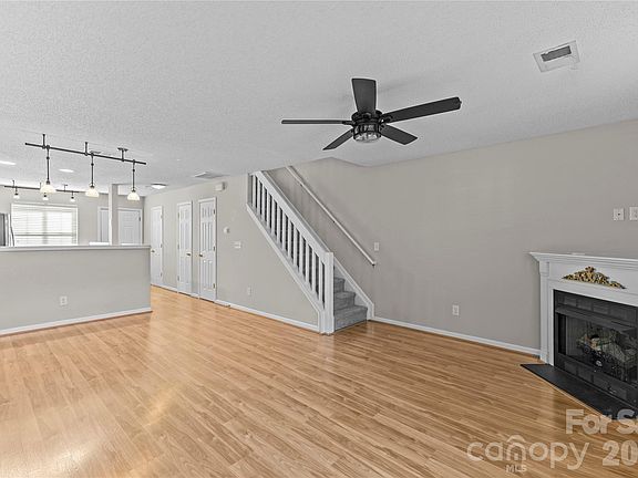 2nd image of 10923 Holly Ridge Blvd