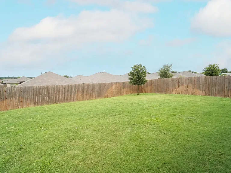 2401 Goodnight Ranch Dr — Photo 17