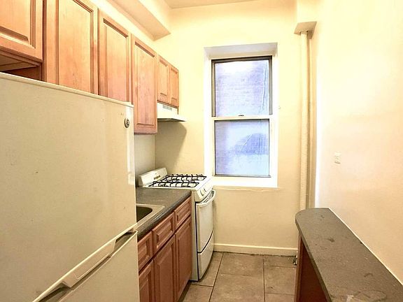 3rd image of 140 Van Cortlandt Ave W APT 1B