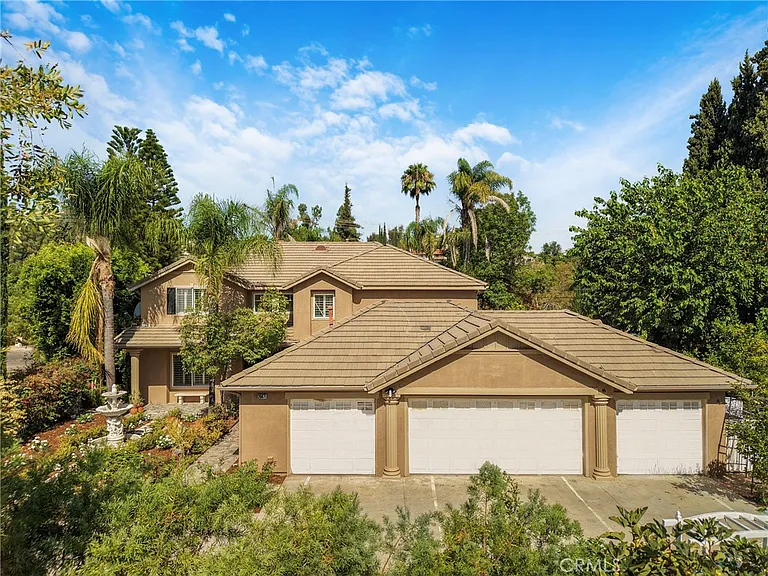 20871 Betron St — Photo 38