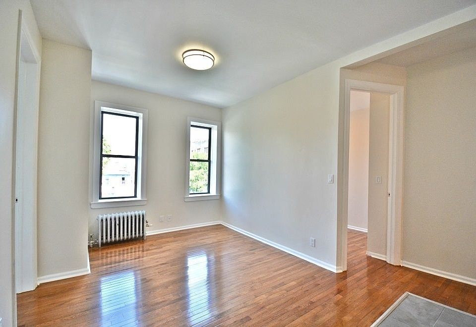 1st image of 300 12th St APT 7