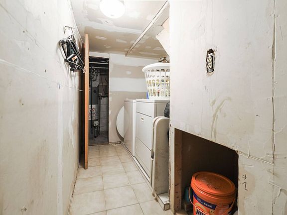 4th image of 8907 Avenue L