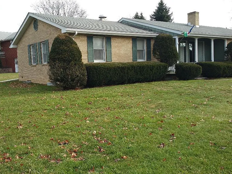 136 Indiana Ave — Photo 3