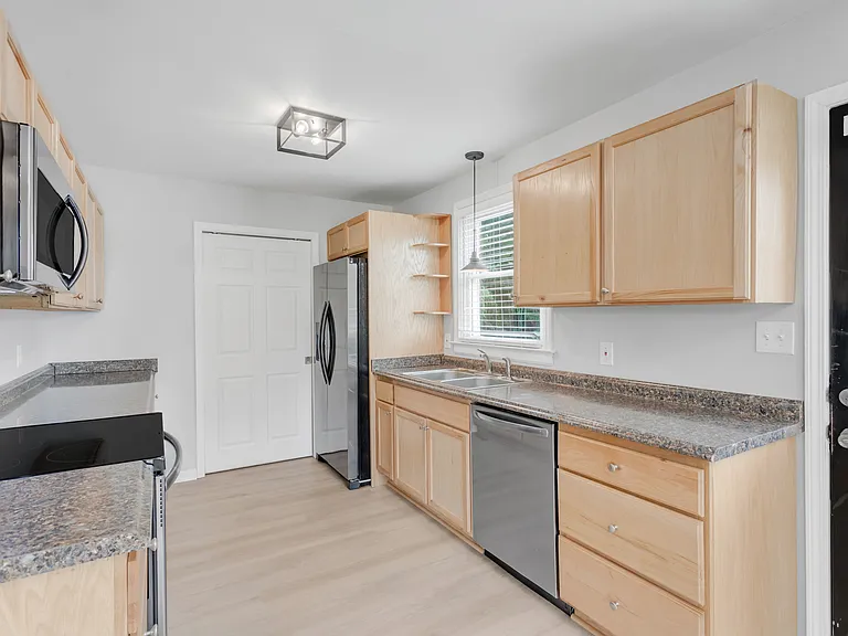 304 Lallemand Ct — Photo 22